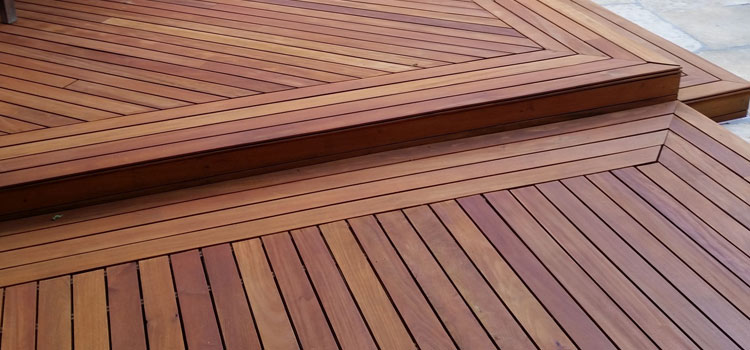 Redwood Decking Material in Tarzana, CA